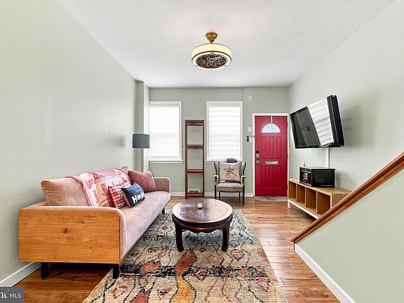 4th image of 2045 S Hutchinson St