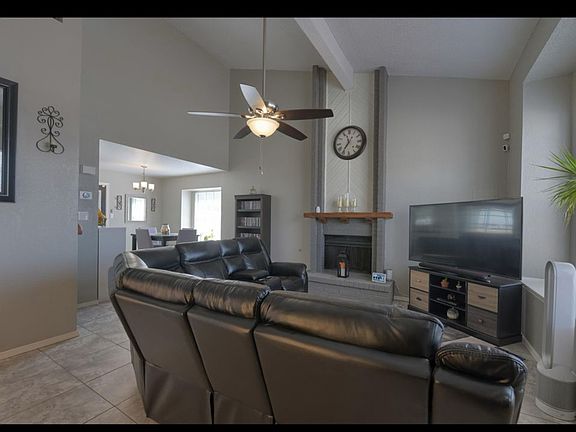 3rd image of 4817 Maureen Cir