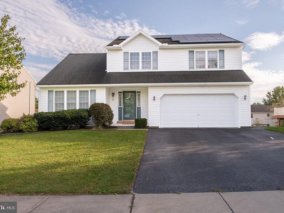 1st image of 7 Lion Ln