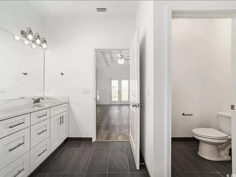1394 SW 68th Ter — Photo 13