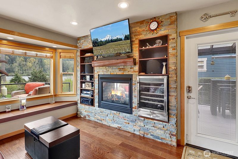 5th image of 990 S Lake Whatcom #57