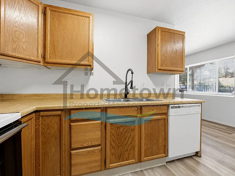 703 N Compton St — Photo 66
