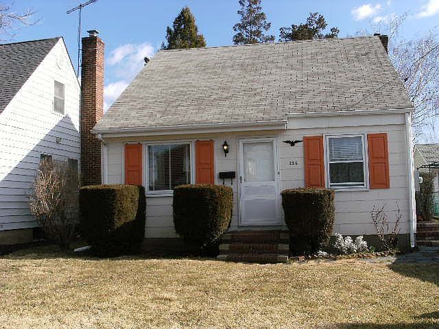 1st image of 226 Royal Ave