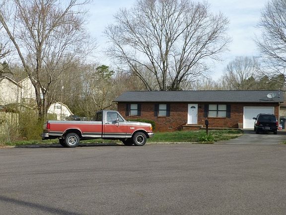 3rd image of 801 Ronnie Ln