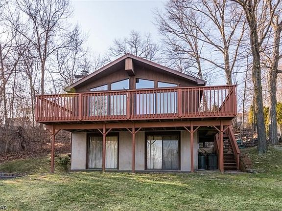 4th image of 34 Arrowhead Dr