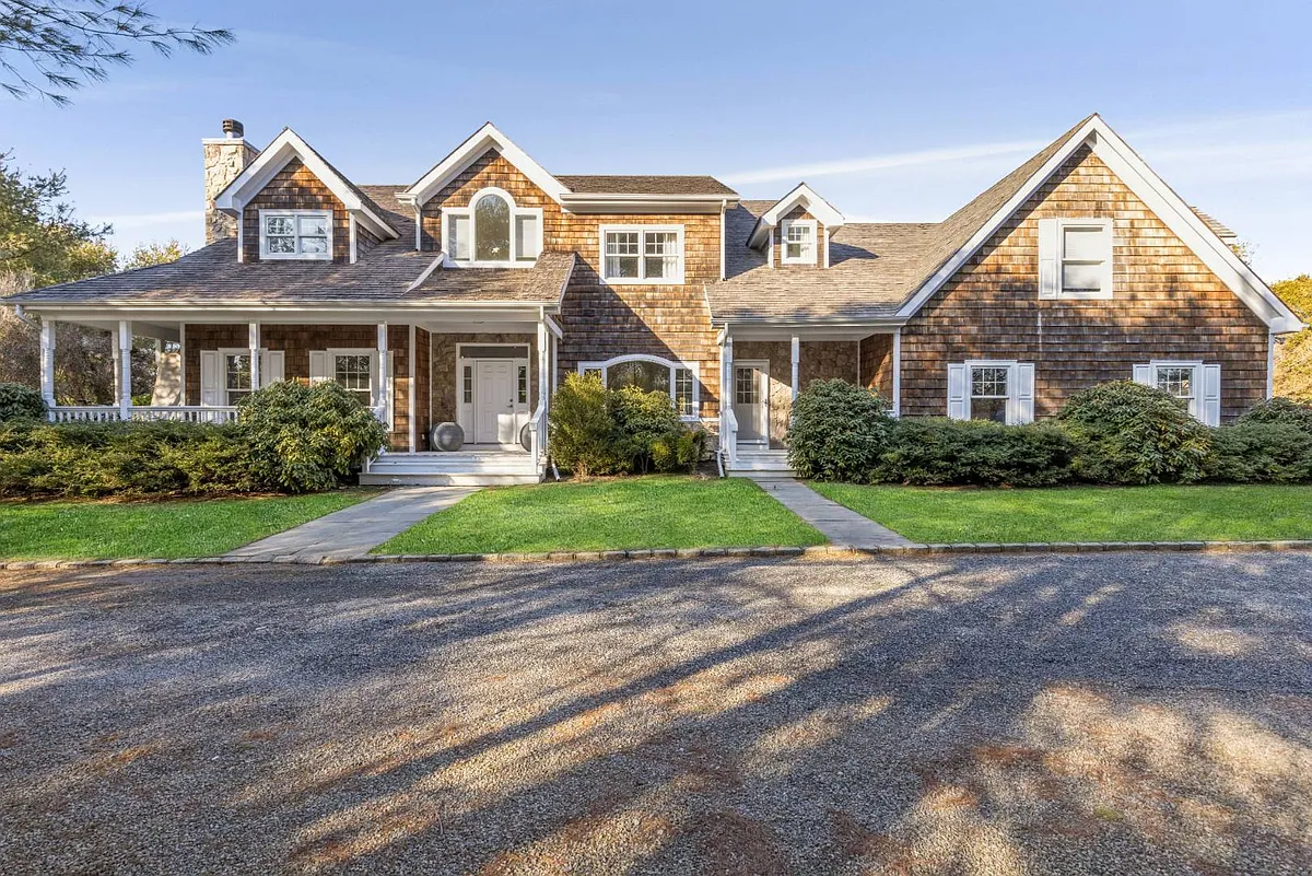 Building Photo - 127 Mill Creek Close