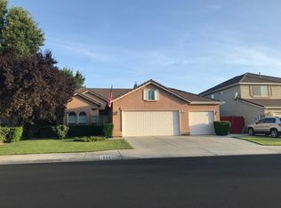 1896 Decatur Ave, Clovis, CA 93611