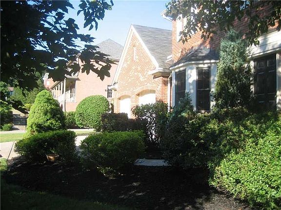 3rd image of 1215 Country Oak Dr