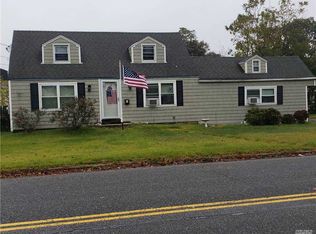 95 Carlls Path, North Babylon, NY 11703