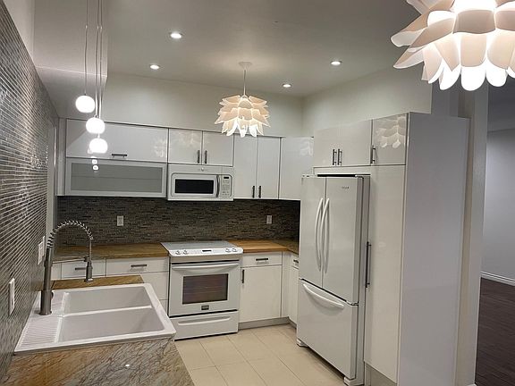 5th image of 14144 Dickens St APT 202
