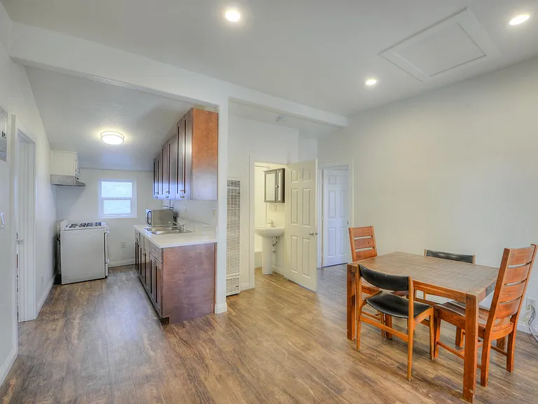 1827 Gardenia Ave #A — Photo 1
