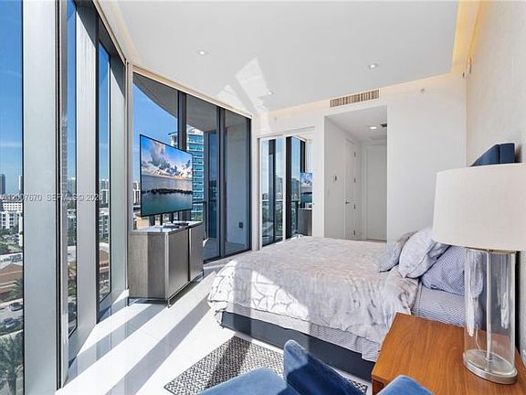 4th image of 17475 Collins Ave Unit 504