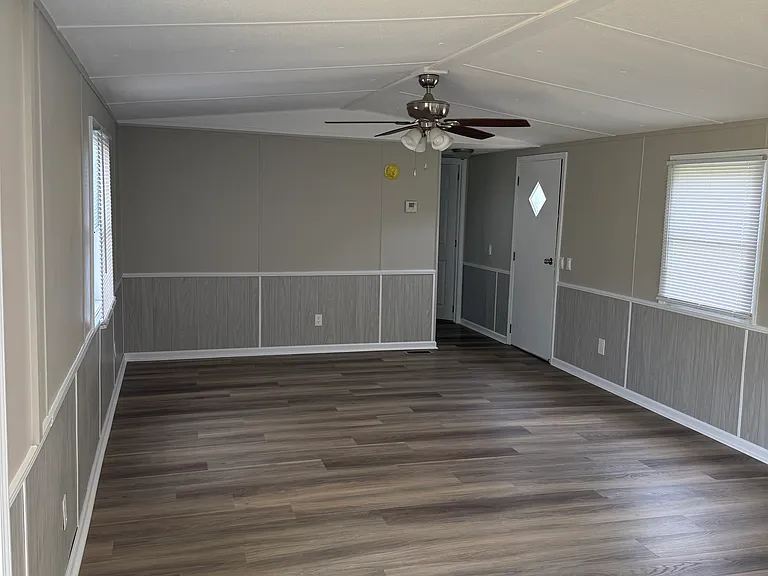 131 Maplewood Dr — Photo 4