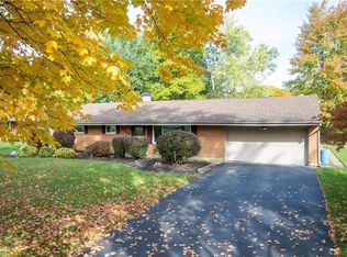 1403 Roseland Dr, Macedonia, OH 44056