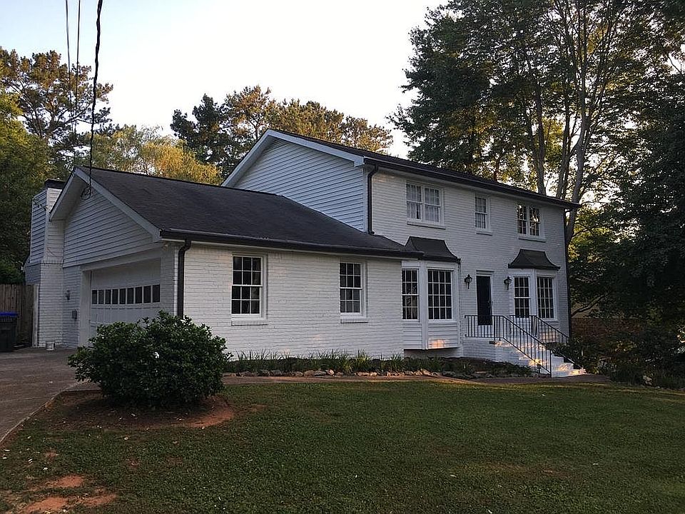 2nd image of 325 Meadowood Dr