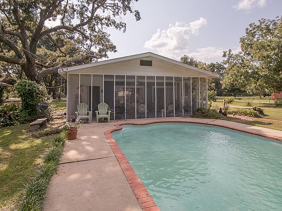 2nd image of 616 Red Oak Dr