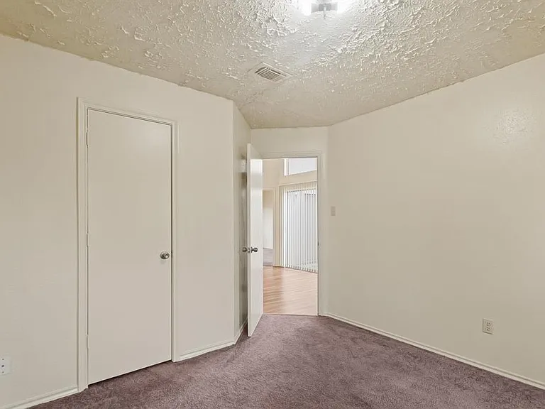8731 Croteau Dr — Photo 15