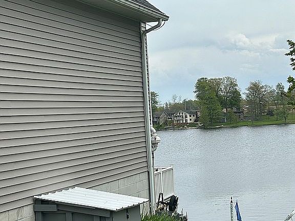 4th image of 8767 Narrow Lake Rd