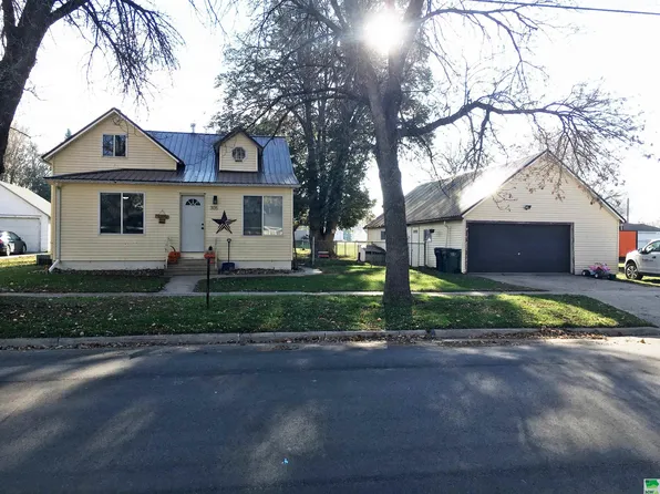 305 3rd Ave S, Hospers, IA 51238