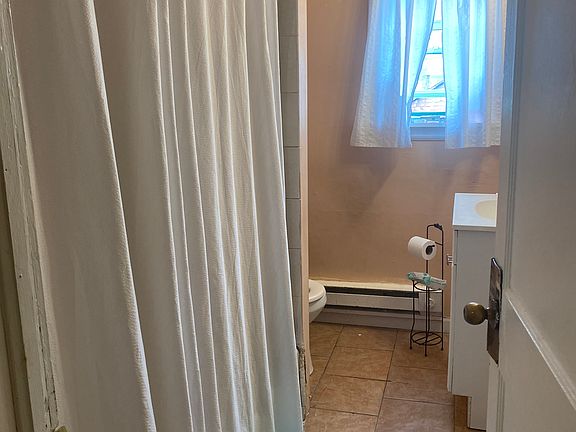 5th image of 607 S Hancock St