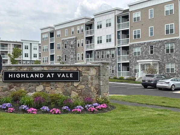 4 Stratton Dr #301, Woburn, MA 01801