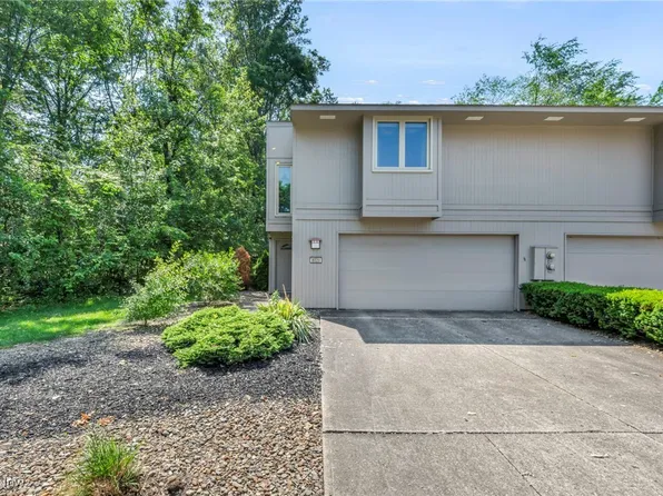 8020 Steven David Dr, Strongsville, OH 44149