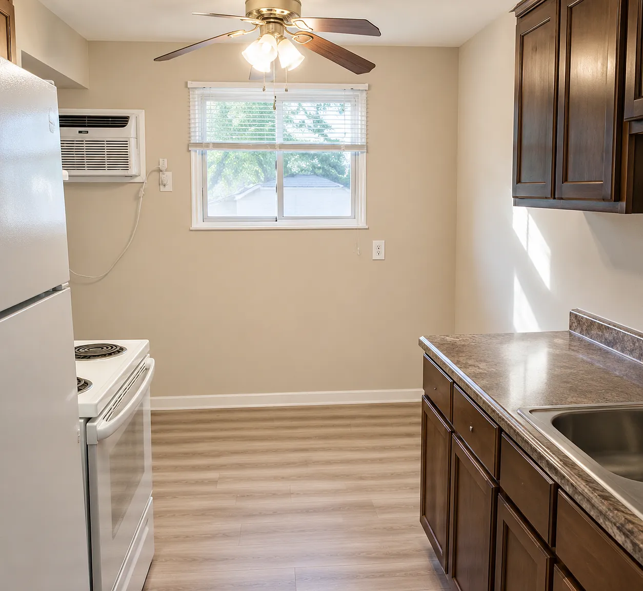 1630 Marion St — Photo 4