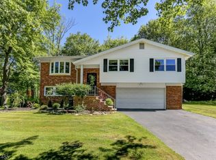 5 Willow Dr, Long Valley, NJ 07853