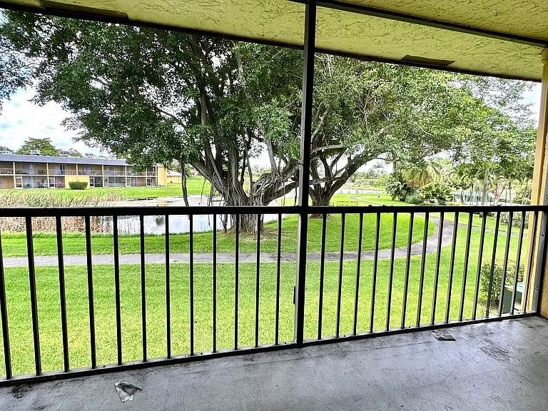 1632 Meadows Cir W — Photo 19