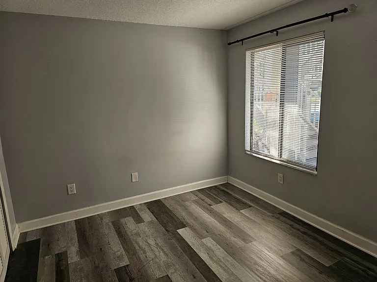 9510 Darien Ave — Photo 13