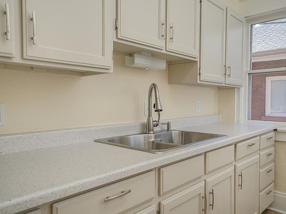 Clean & Tidy Sink and Food Prep Area