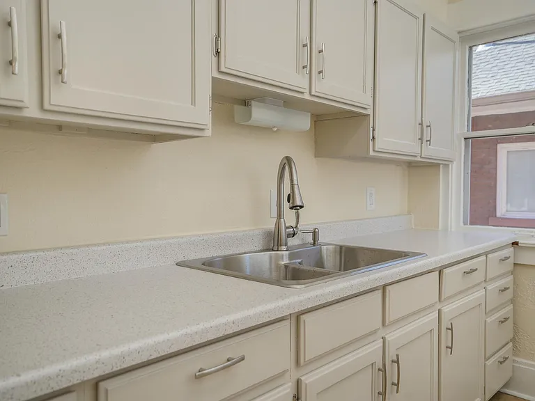 Clean & Tidy Sink and Food Prep Area