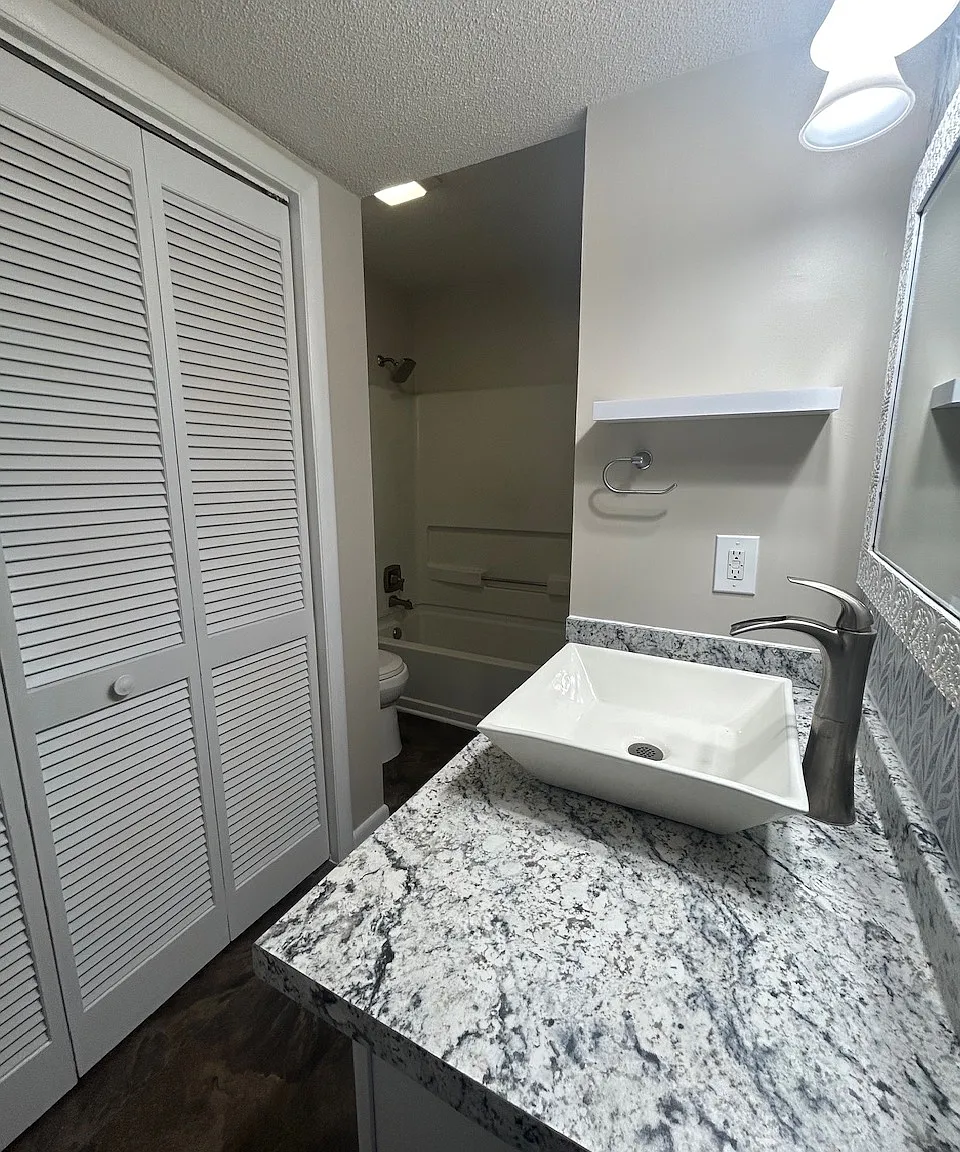 2 bed, 1000 sqft, $1,400 — Photo 3