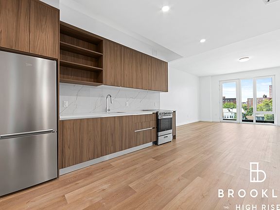 5th image of 50 E 10th St #531