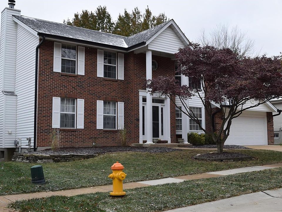 Beautiful two story home, 3 beds, bonus room, huge family room, updated kitchen 2012, screened porch, roof and gutters 2014, updated landscaping,