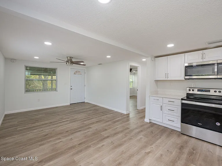 1419 Melrose St — Photo 10