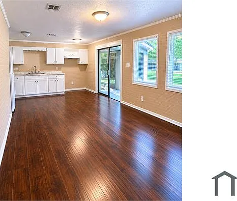920 Woody Dr