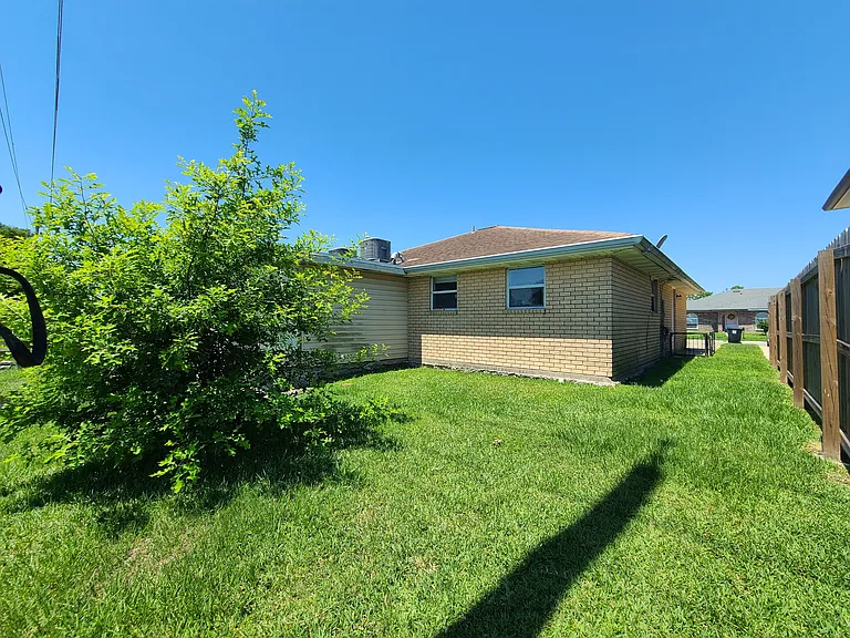 3541 Kings Dr — Photo 10