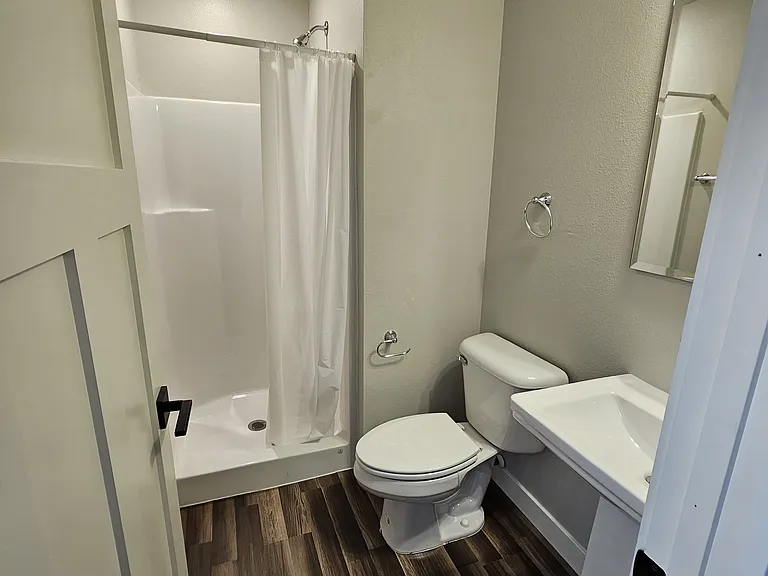 1954 Russell St #1954 — Photo 3