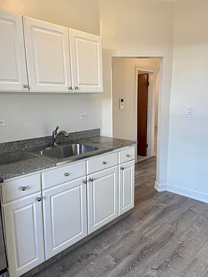 Rented by LDMI Realty Group LLC | media 22