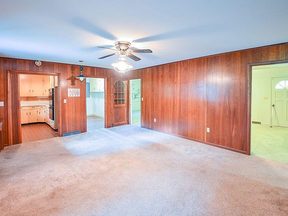 3rd image of 800 Lindley Ave