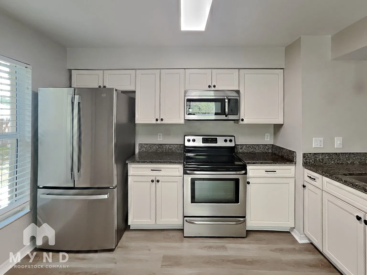 3 bed, 2.0 bath, 1328 sqft, $2,265 — Photo 3
