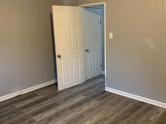 4th image of 6454 Glenmore Ave
