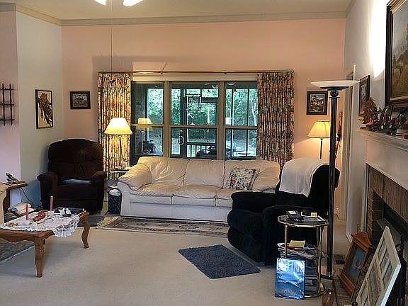 10 foot ceilings in LR