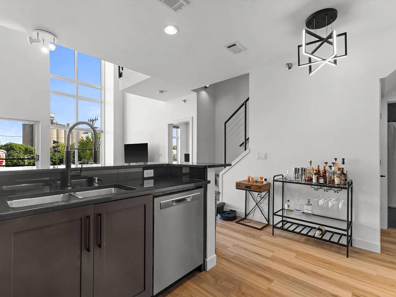 2 bed, 1402 sqft, $3,000 — Photo 3