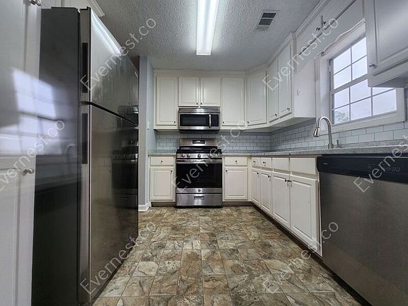 2nd image of 1143 Chateau Ter
