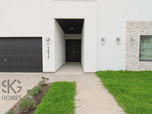 2nd image of 3813 Sun Valley Dr