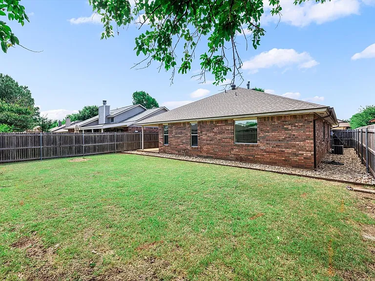 7717 Doris Dr — Photo 37