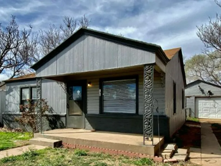 106 Vernon Ave — Photo 8