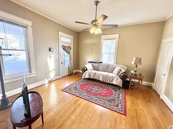 5th image of 714 N Poplar St